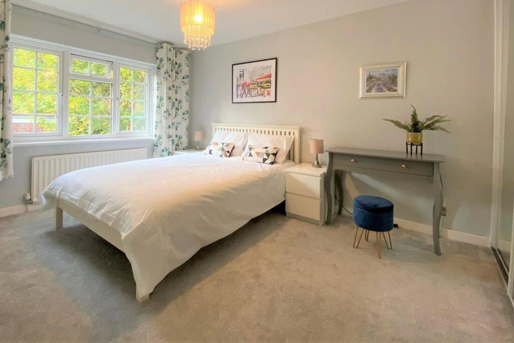 Apartamento Redhill Town Centre 3 Bed House Near Gatwick Airport, Easy Commute To London Exterior foto