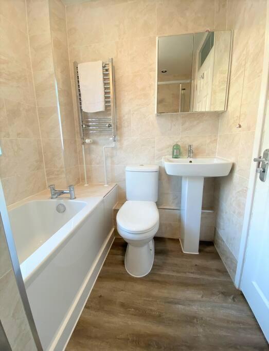 Apartamento Redhill Town Centre 3 Bed House Near Gatwick Airport, Easy Commute To London Exterior foto